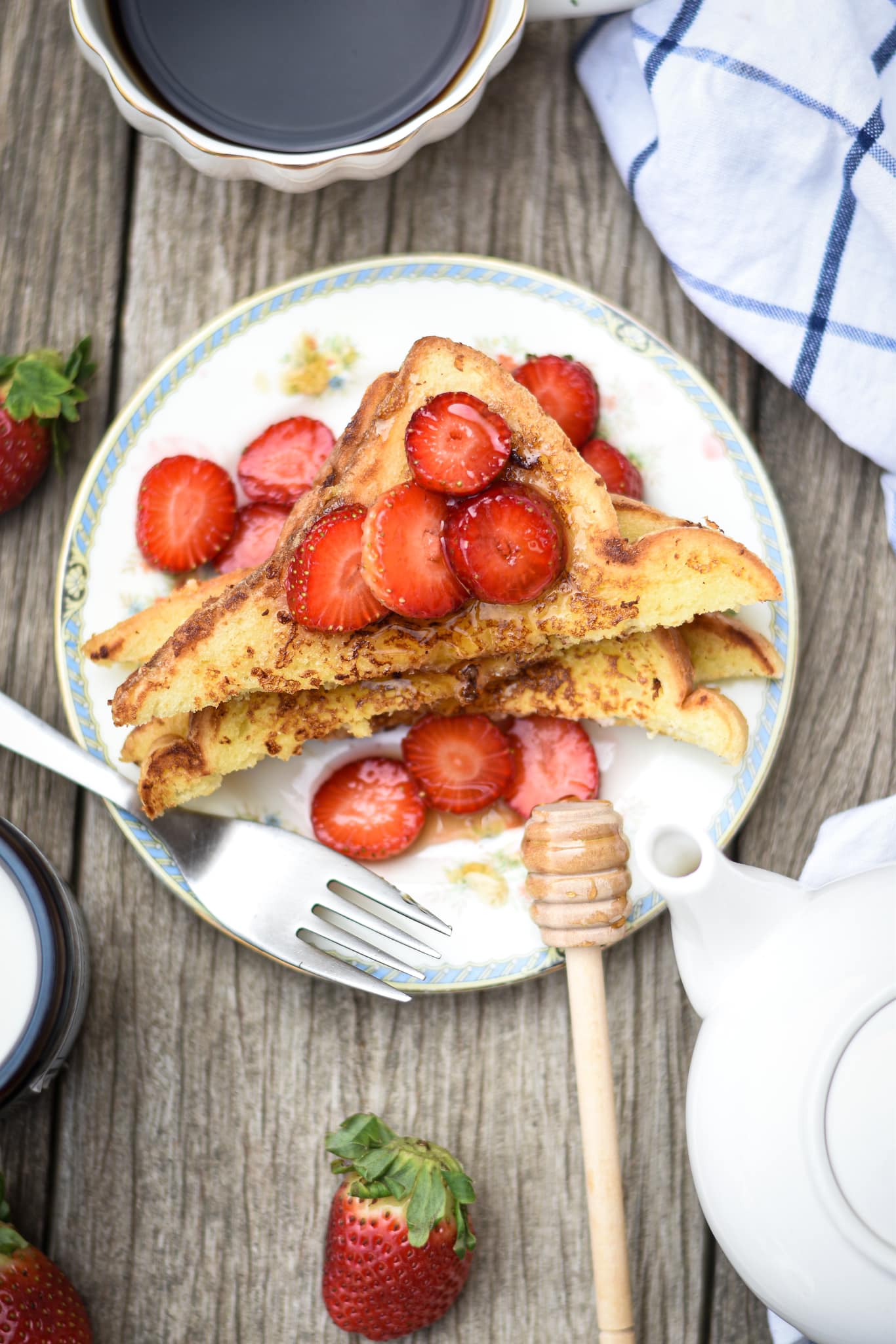 Slices of bread with strawberries